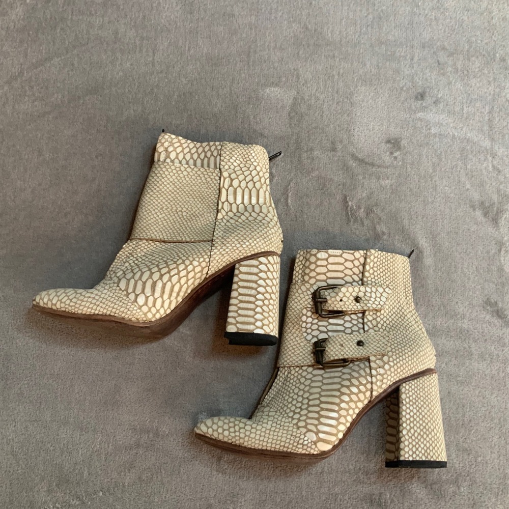 Freebird Joey Snakeskin Leather Buckle Ankle Boots Cream Tan Size 9 - Picture 6 of 9